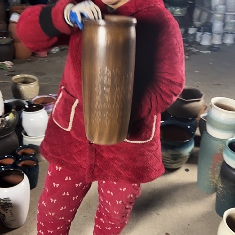 口17高40瑕疵盆子。