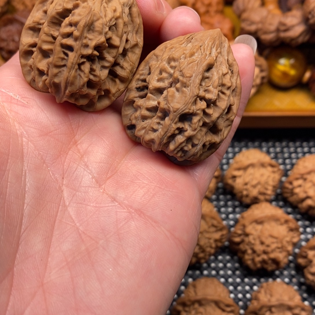 文玩核桃吊坠秦岭山地核桃鸡心