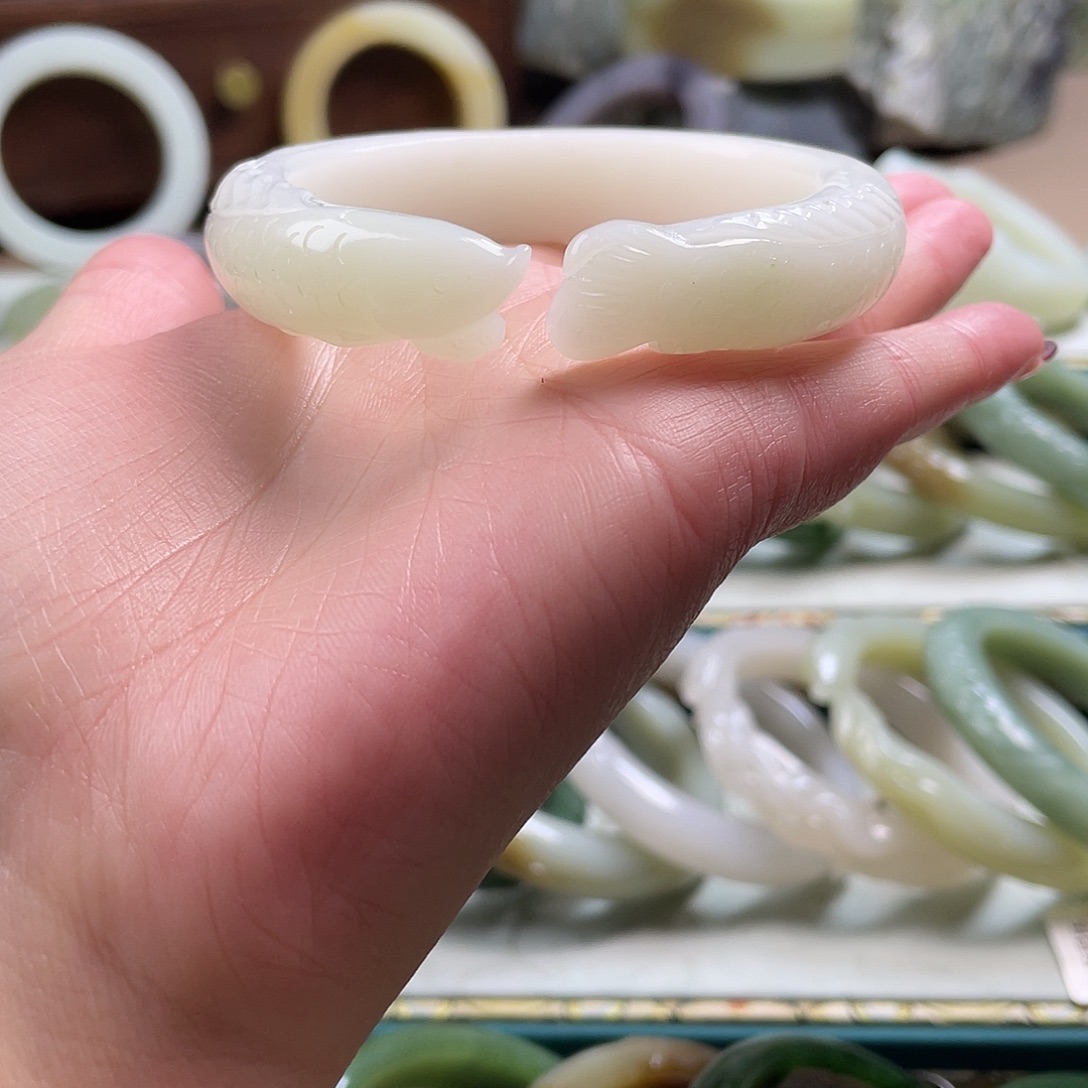 和田玉未镶嵌手镯56