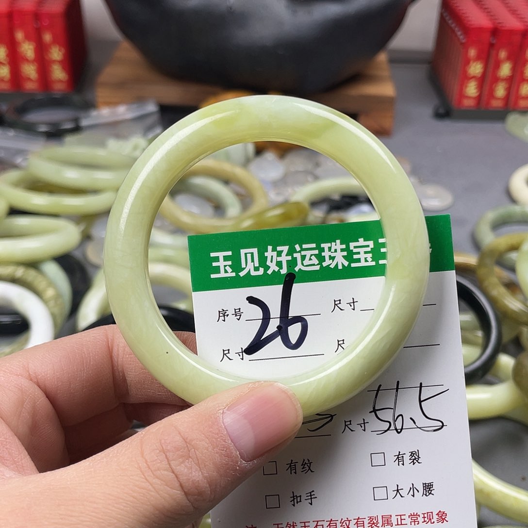 蛇纹石玉手镯未镶嵌