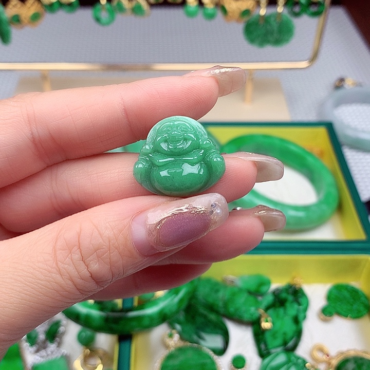 翡翠颈饰未镶嵌翡翠