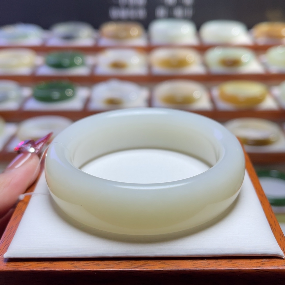 【闪购商品】和田玉手镯未镶嵌