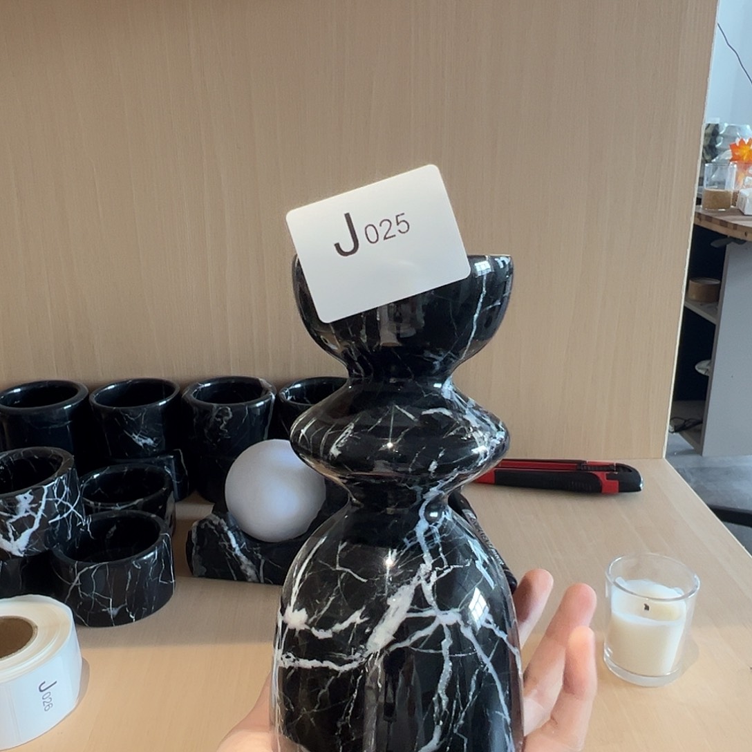 石材J025宝黑蓬蓬裙烛台