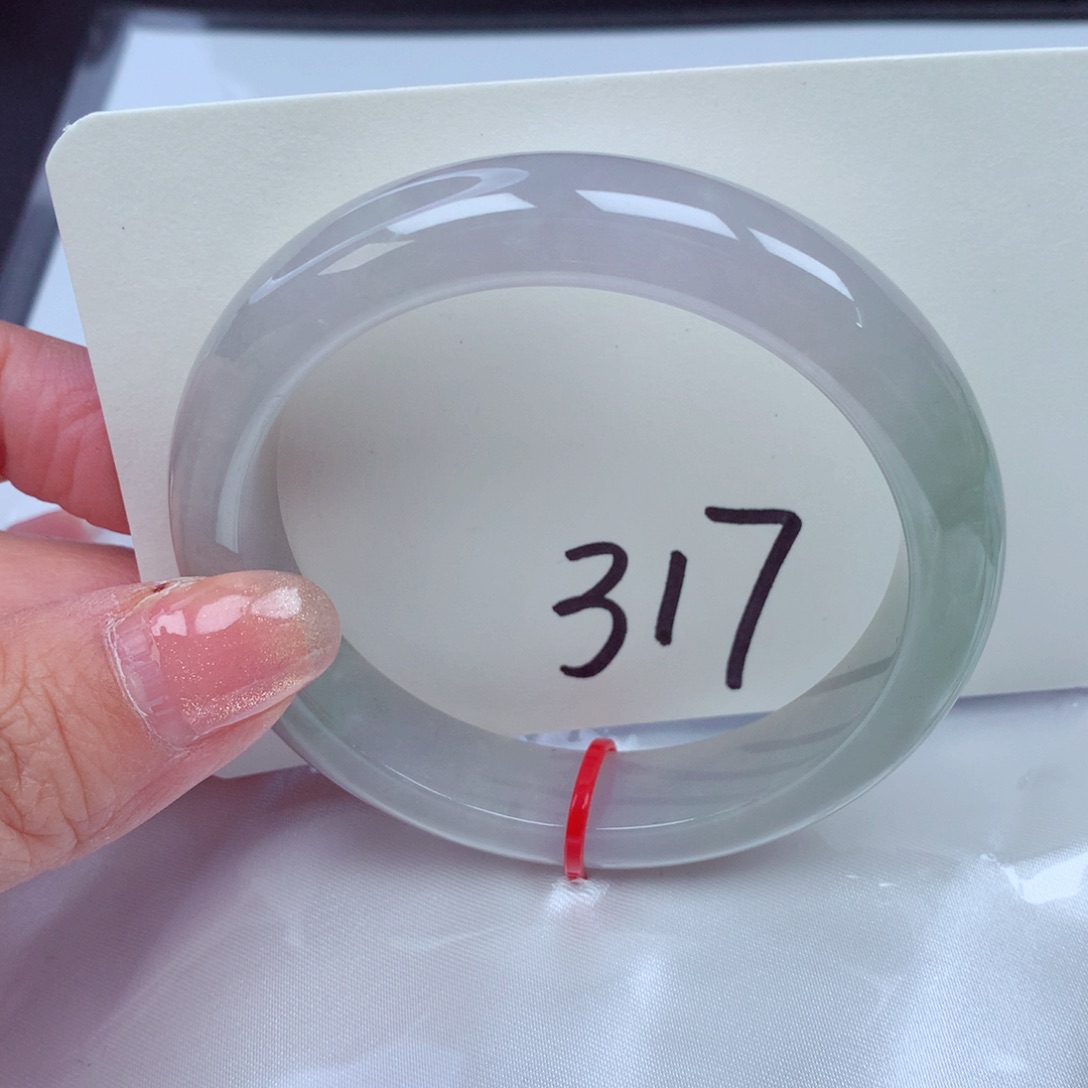 翡翠手镯未镶嵌翡翠