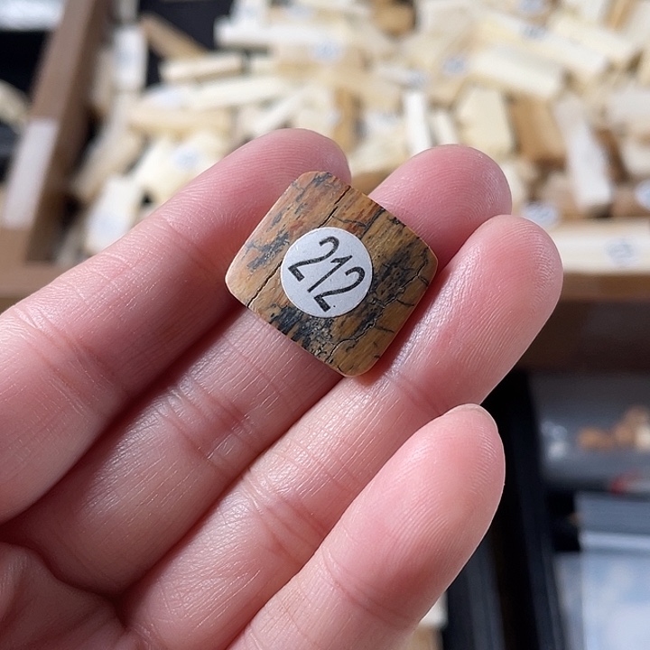 泥塑不打孔联系客服