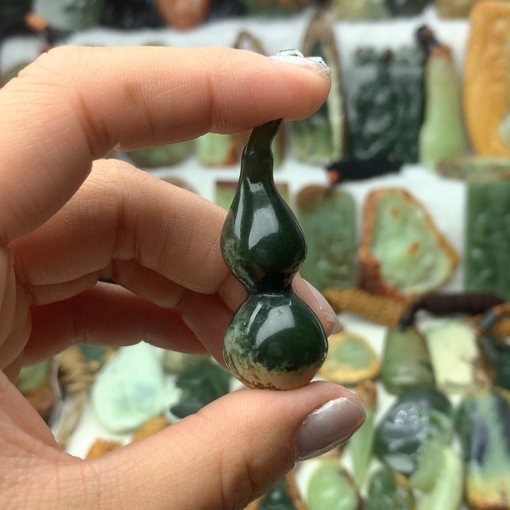 岫岩河磨玉（透闪石质玉）挂件未镶嵌