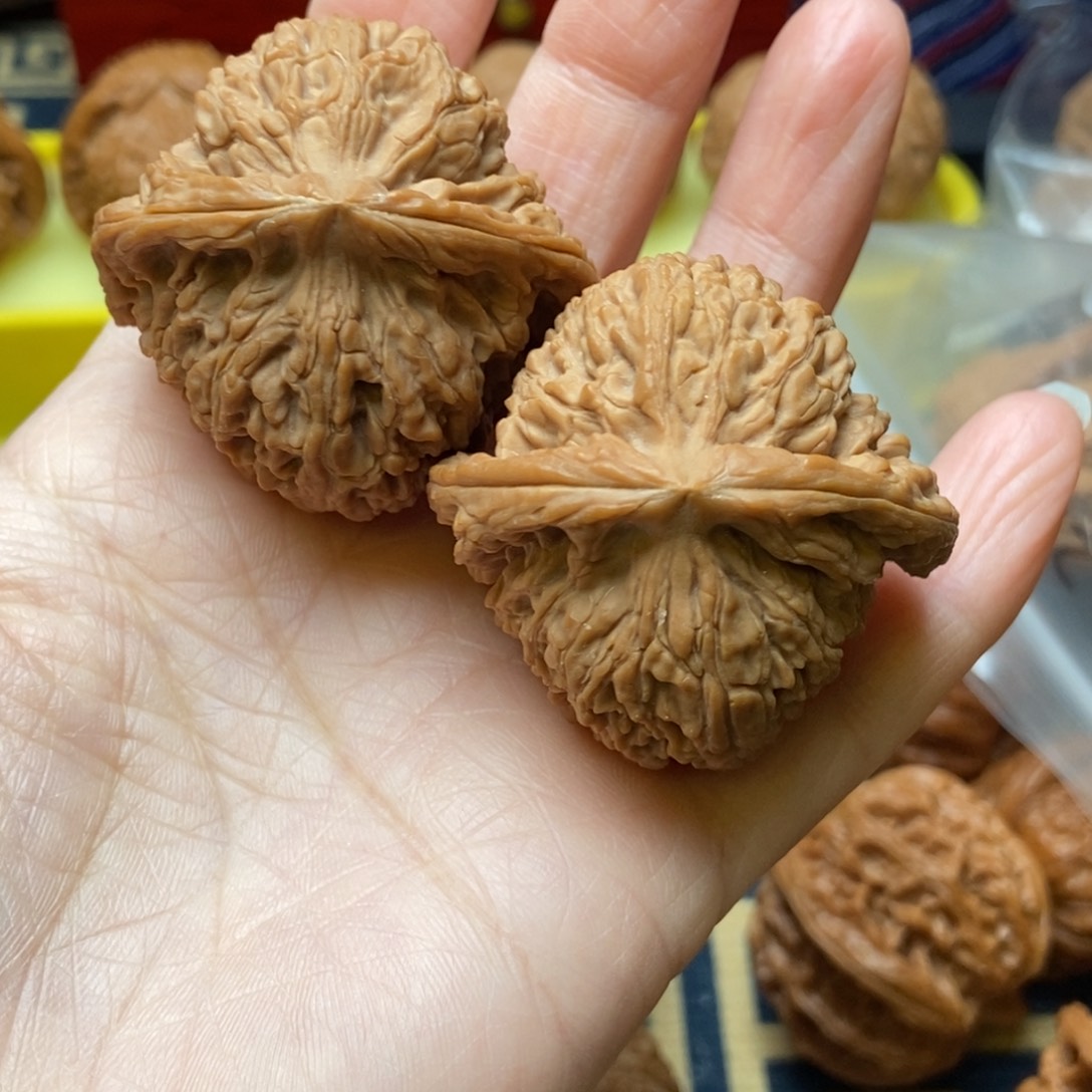 温***口把件文玩核桃南疆石