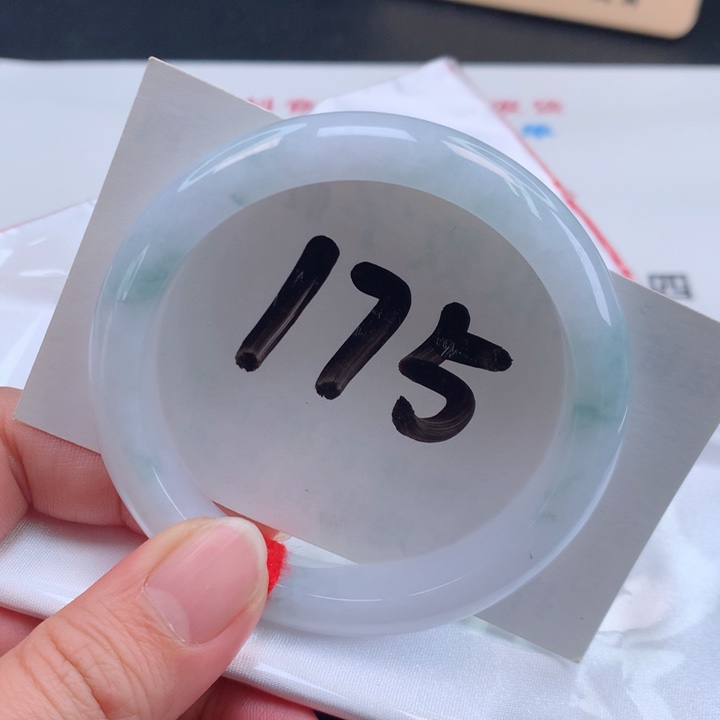 翡翠手镯未镶嵌正