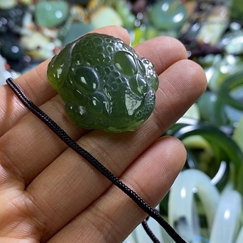 岫玉颈饰未镶嵌一个