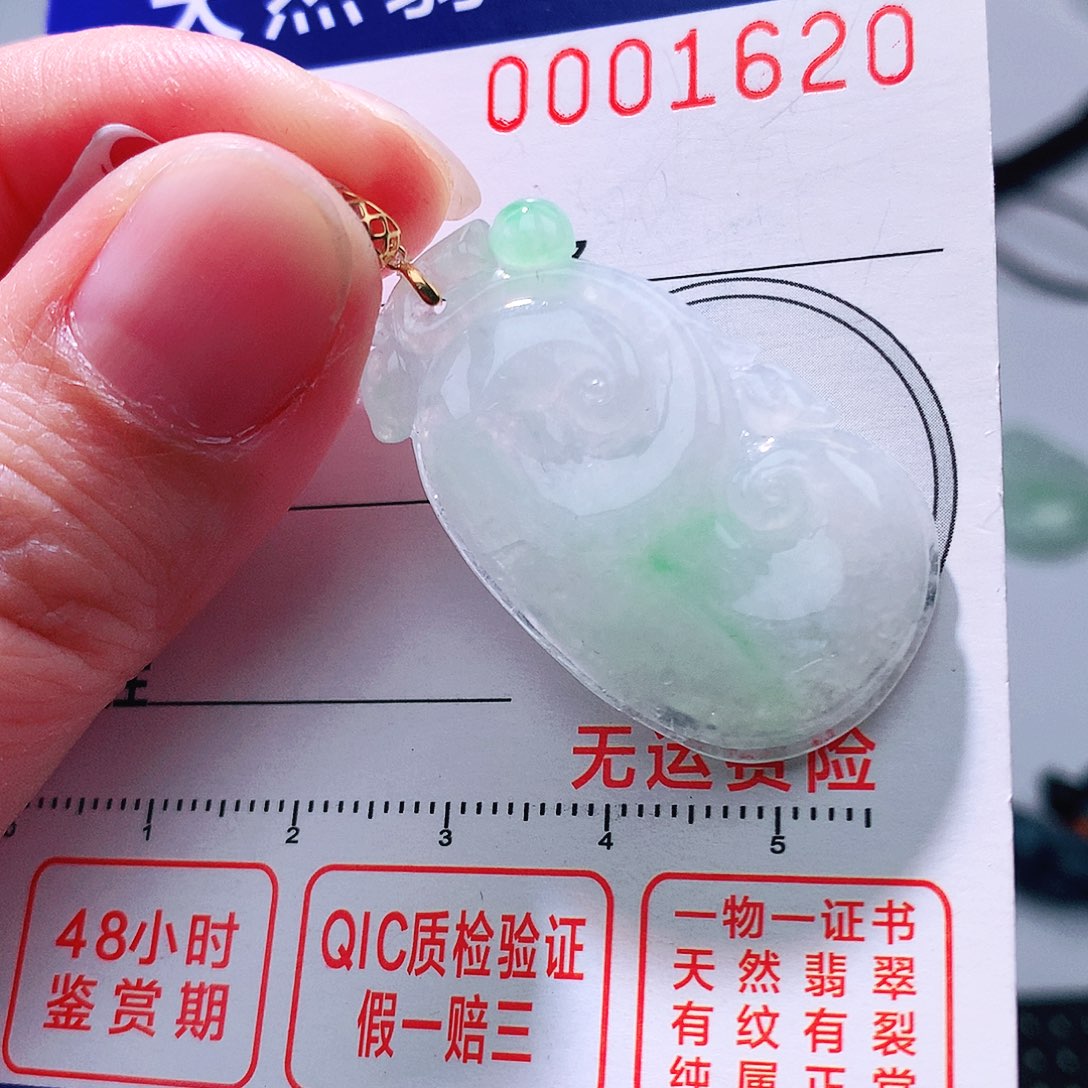 翡翠颈饰18K金镶嵌吊坠