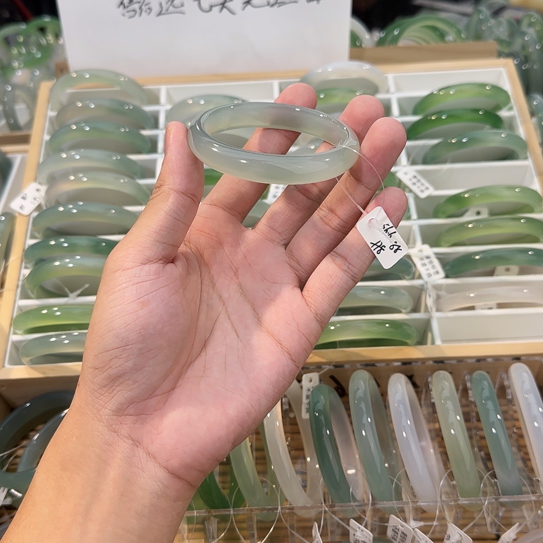 玛瑙/玉髓未镶嵌手镯圈口56.6