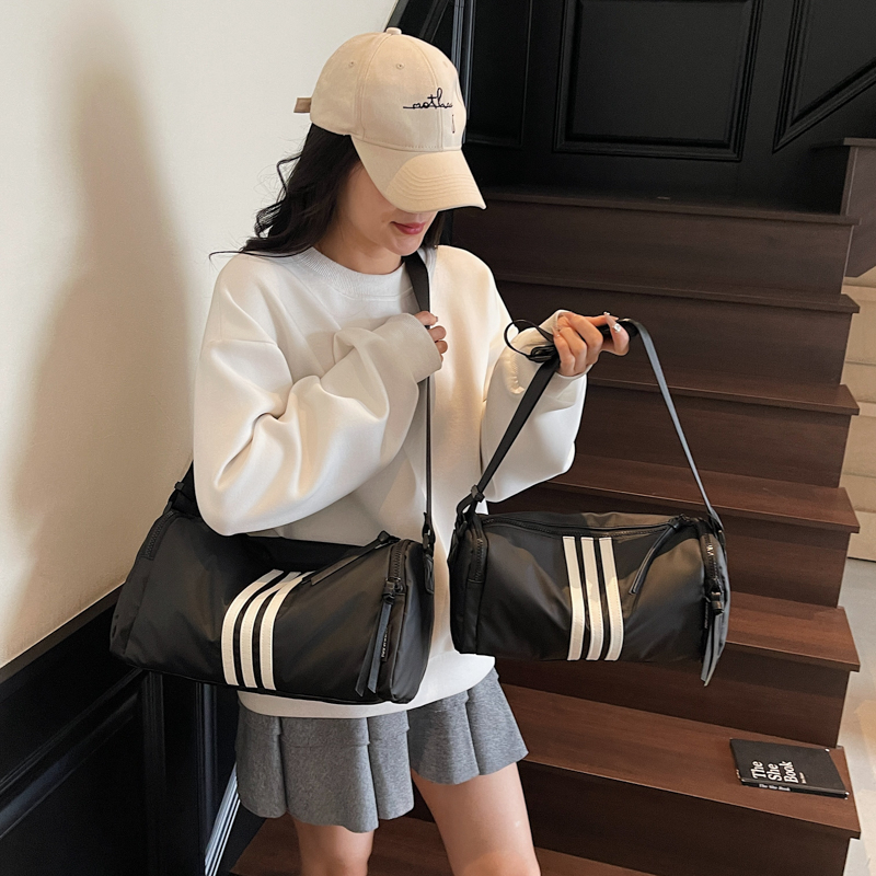 防水健身包单根单肩包耐磨便携拉链行李包防脏女士ins瑜伽包