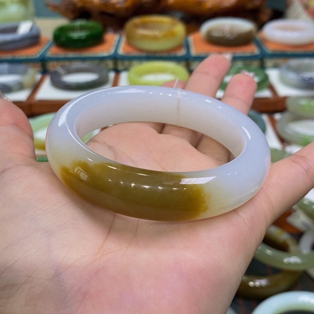 和田玉（糖玉）手镯未镶嵌新疆白糖56