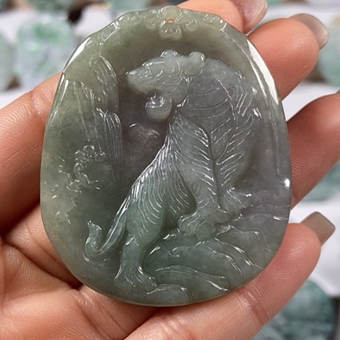 翡翠颈饰未镶嵌上山虎福利