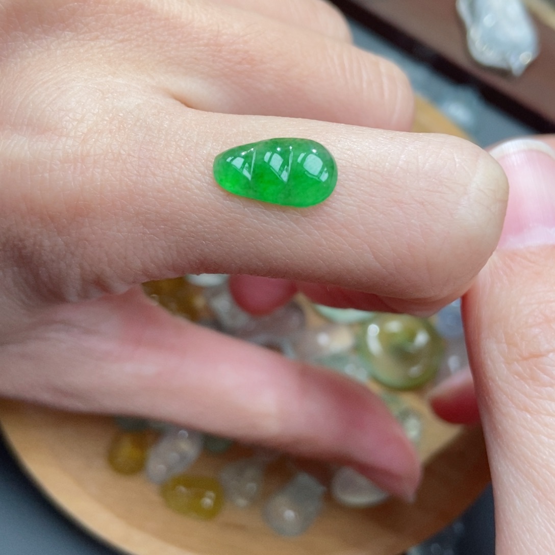 翡翠颈饰未镶嵌翡翠