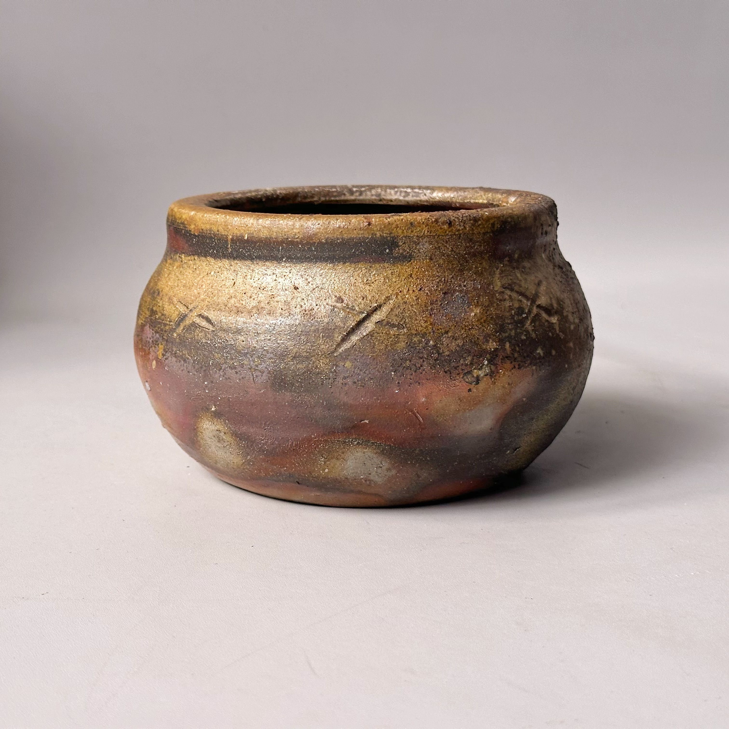 日本备前烧建水.高9.5口宽13.有款.作者不详