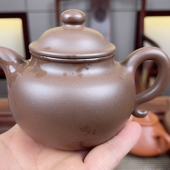 紫砂茶壶是的……是个很普通