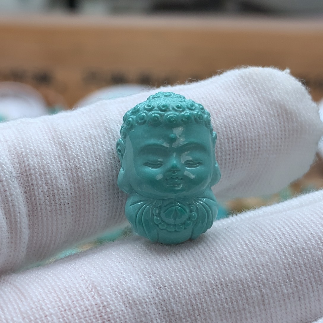 月***竞绿松石未镶嵌原矿绿松石宝宝佛配饰
