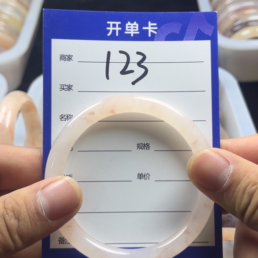 石英质玉手镯未镶嵌