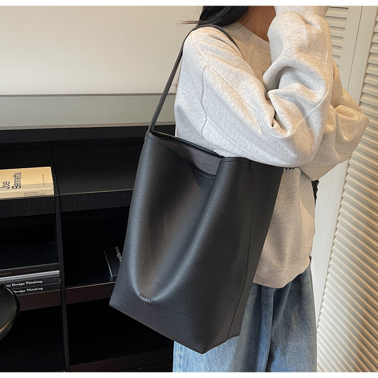 女士通勤风秋冬牛皮纹单肩包托特包百搭托特大容量水桶包百搭肩包