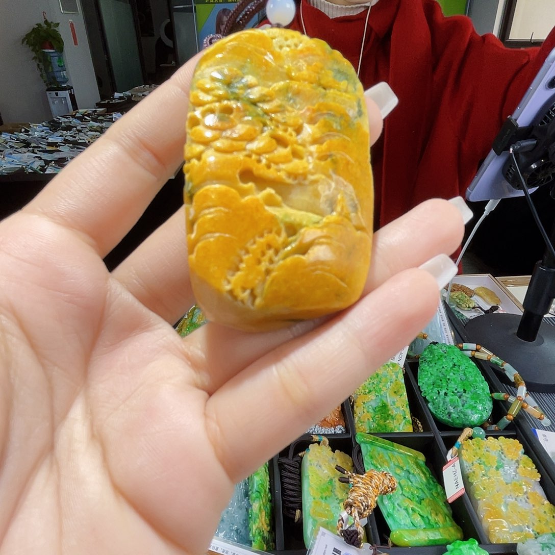 颈饰未镶嵌翡翠一