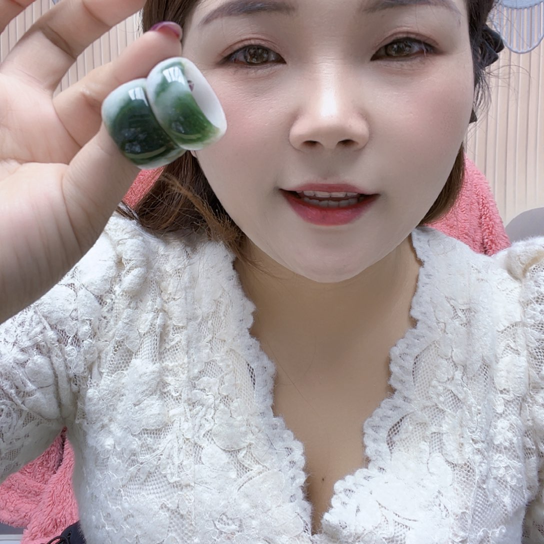 翡翠未镶嵌颈饰戒指