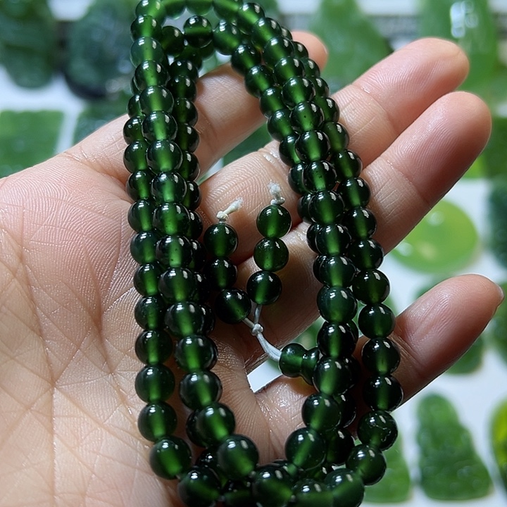 蛇纹石玉颈饰未镶嵌