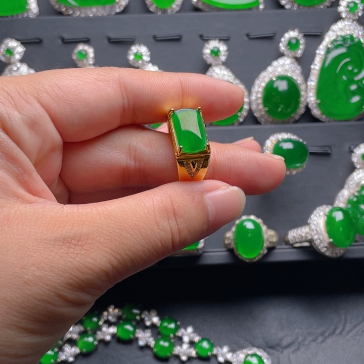 翡翠颈饰未镶嵌翡翠戒指