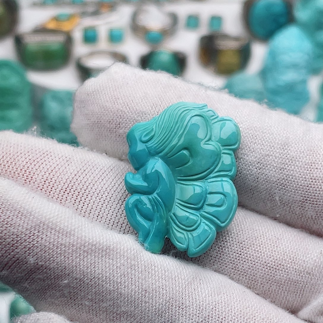 绿松石未镶嵌颈饰