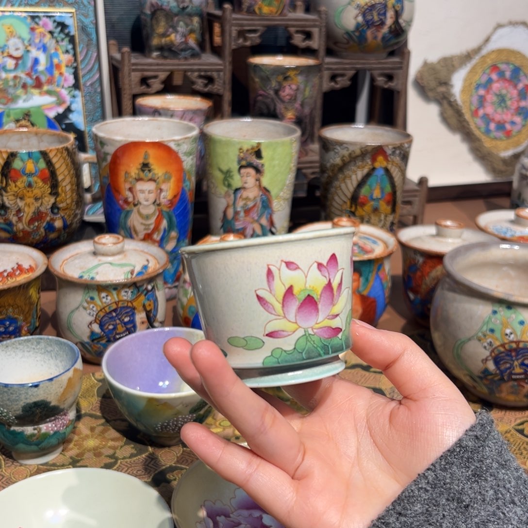 荷花景德镇手工手绘制作