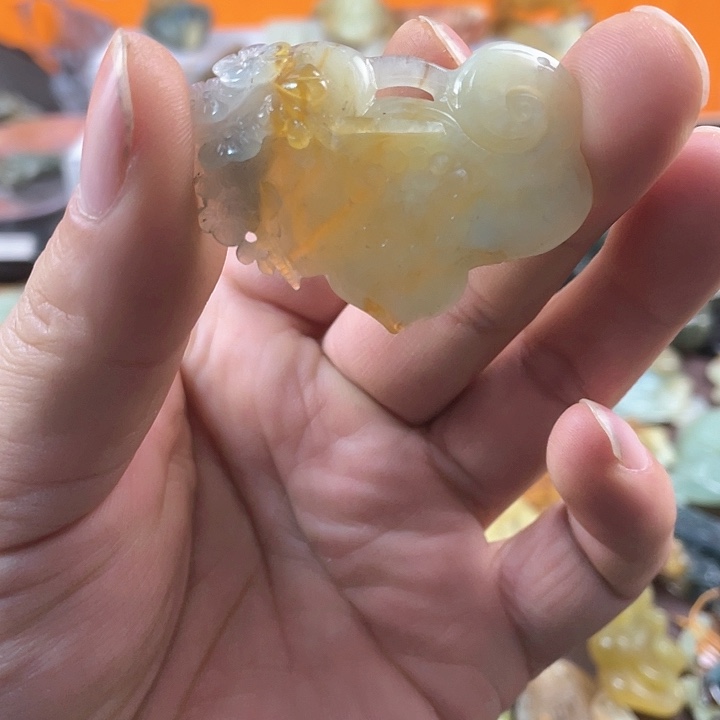 蛇纹石玉颈饰未镶嵌