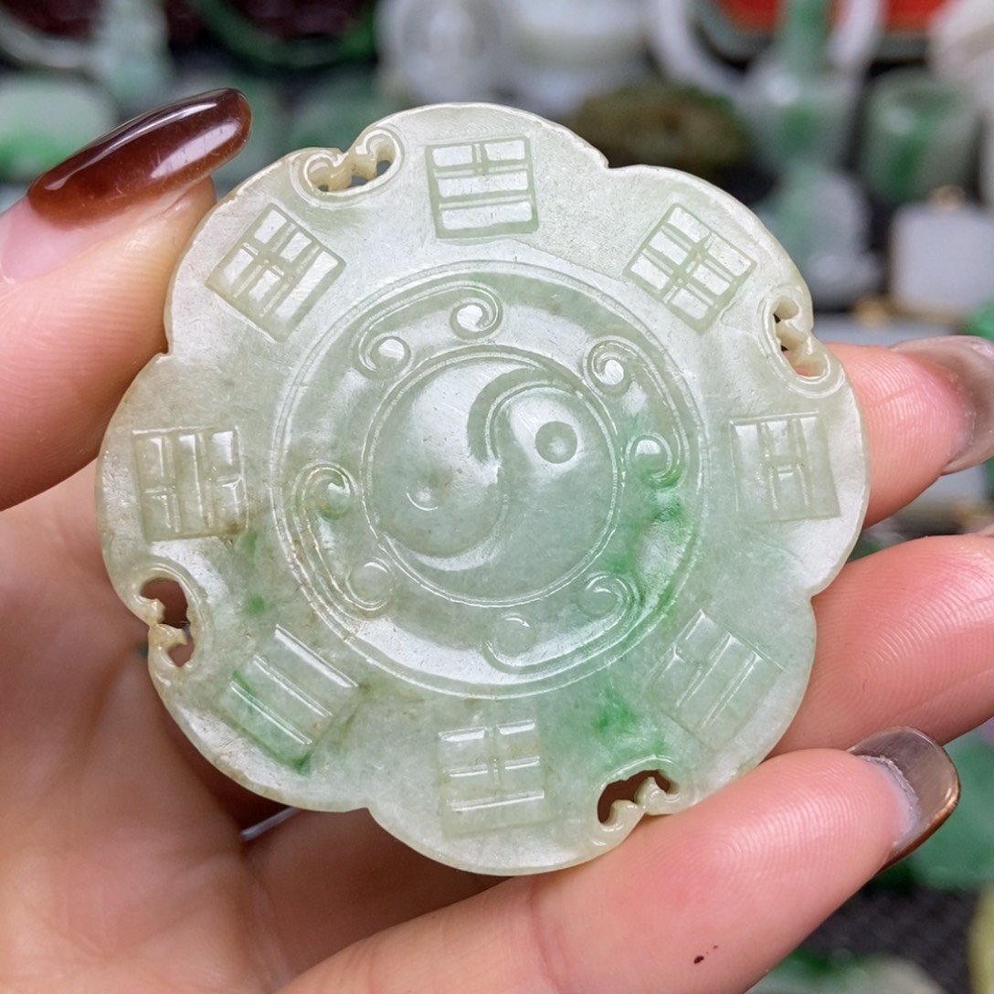 翡翠未镶嵌挂件清