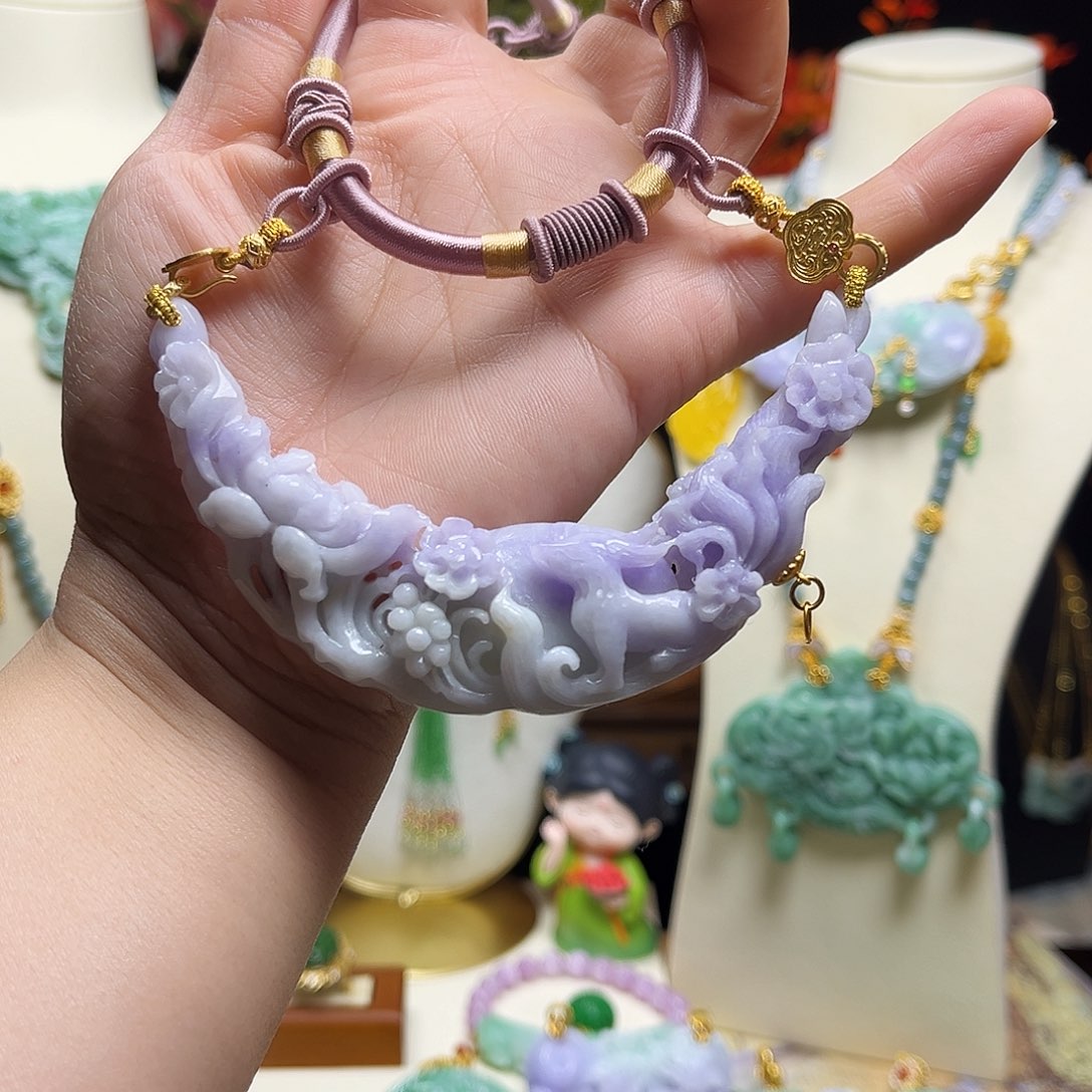 翡翠颈饰未镶嵌天然翡翠