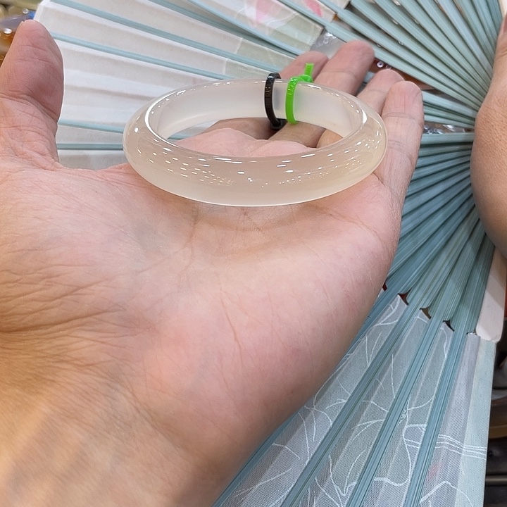 玛瑙/玉髓手镯未镶嵌别****