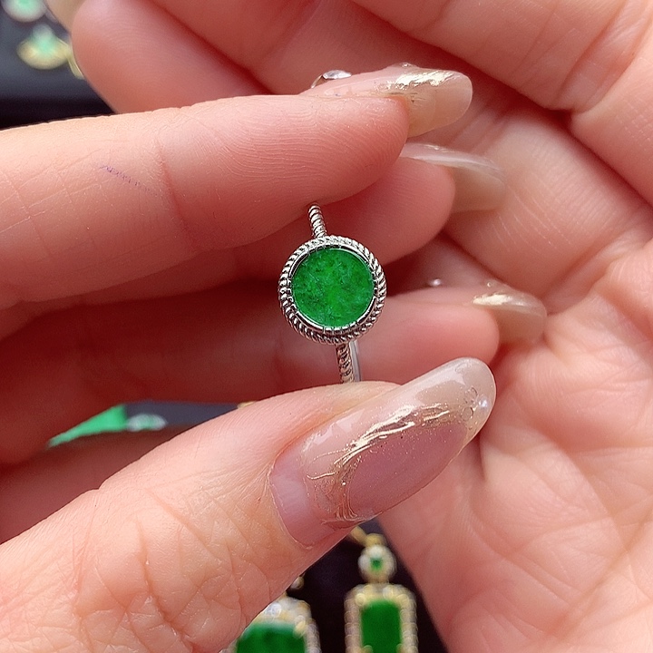 翡翠颈饰银S925镶嵌翡翠