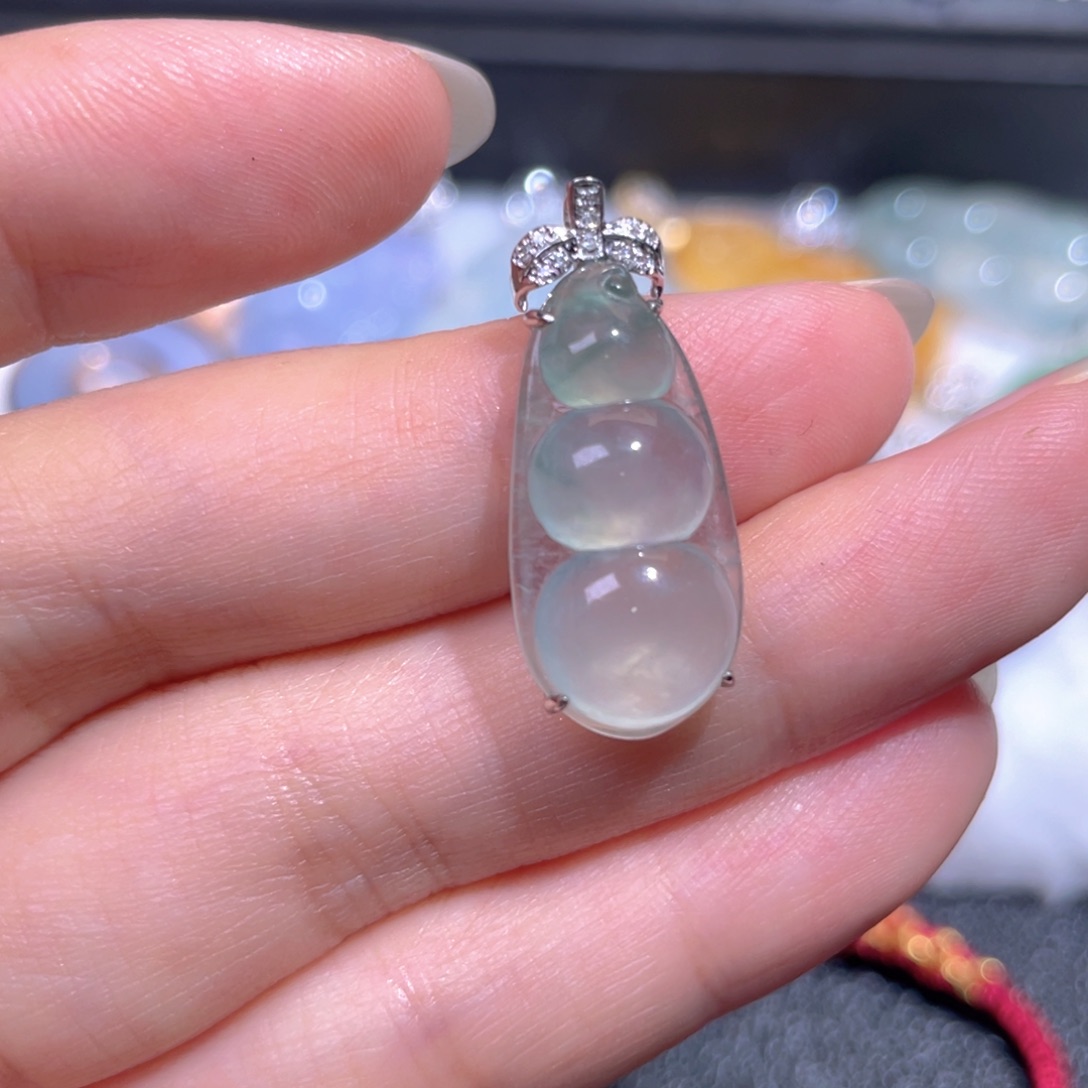 颈饰18K金镶嵌翡翠翡翠