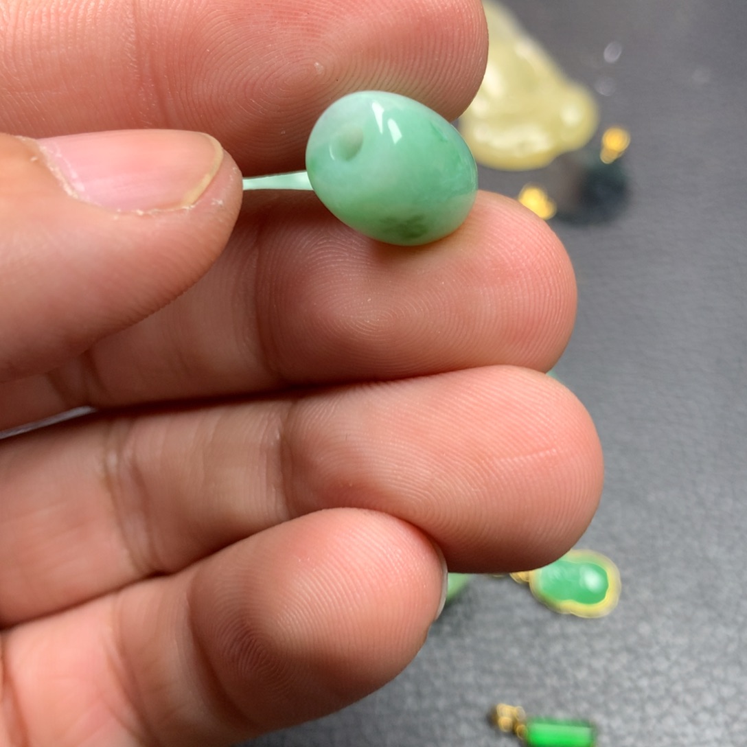 【闪购商品】颈饰未镶嵌翡翠有纹裂