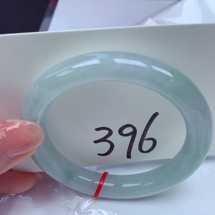 翡翠手镯未镶嵌翡翠