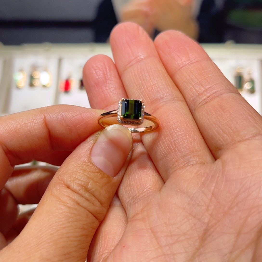 碧玺戒指18K金镶嵌杨*仙