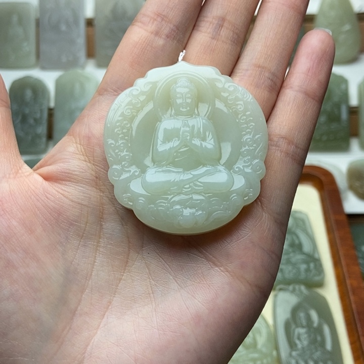 苏***塔和田玉未镶嵌颈饰