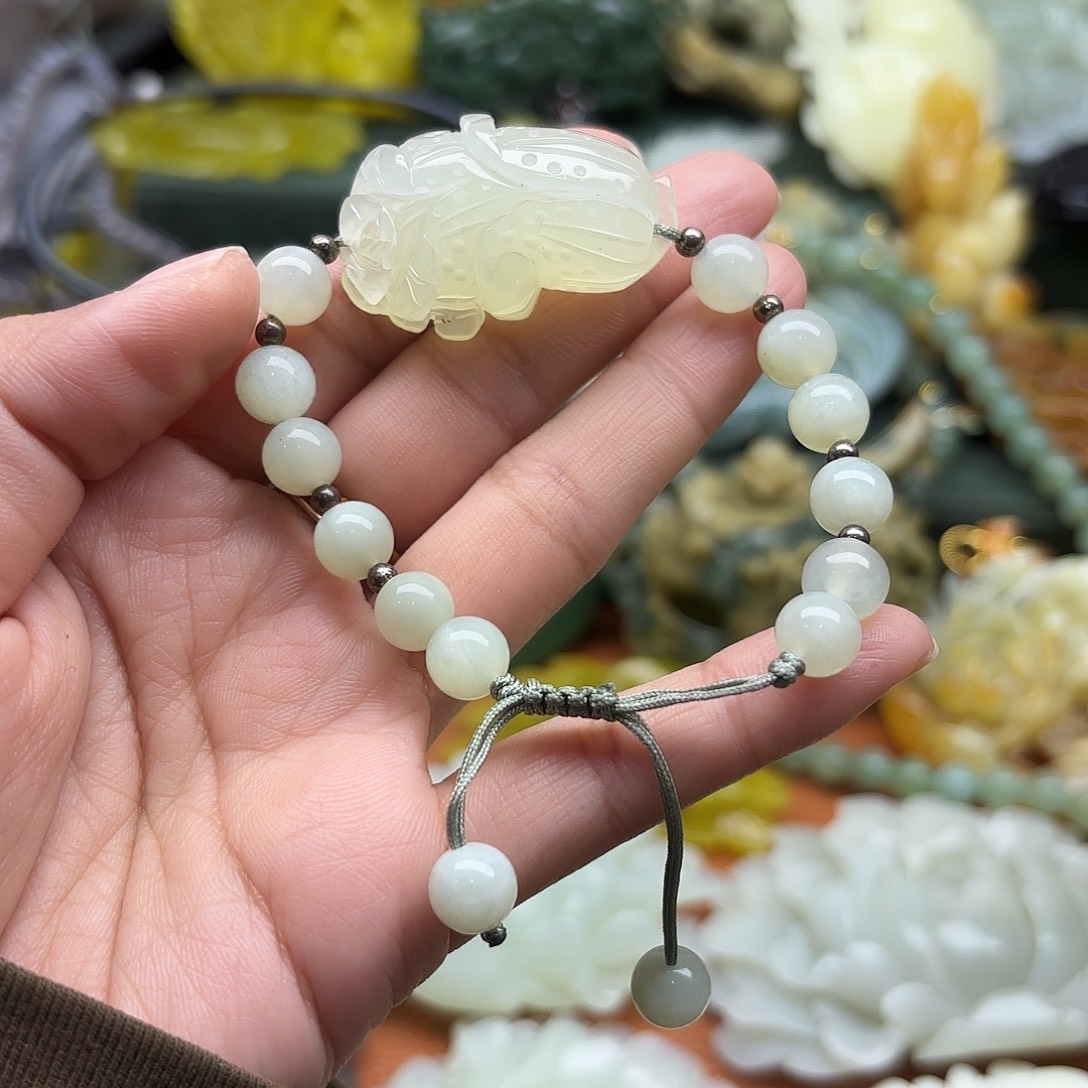 蛇纹石玉未镶嵌颈饰