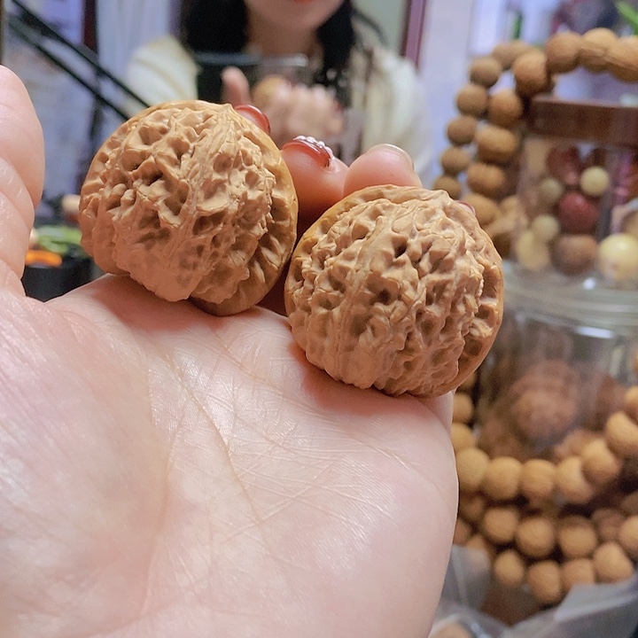 【闪购商品】文玩核桃把件39.5白狮子修