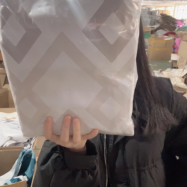 白色鸽窗帘发1对啦啦啦啦