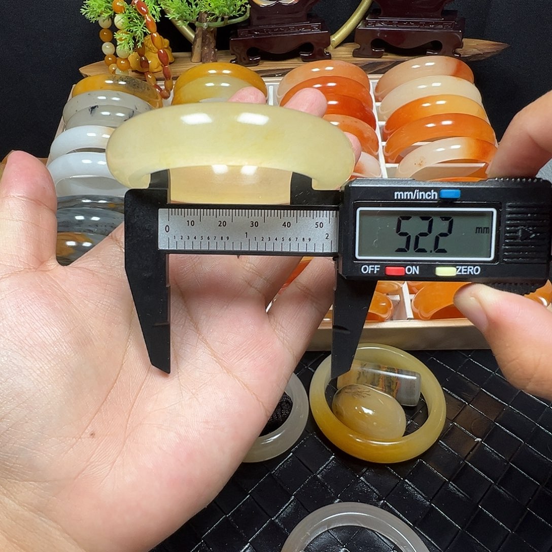 石英质玉（黄龙玉）未镶嵌手镯