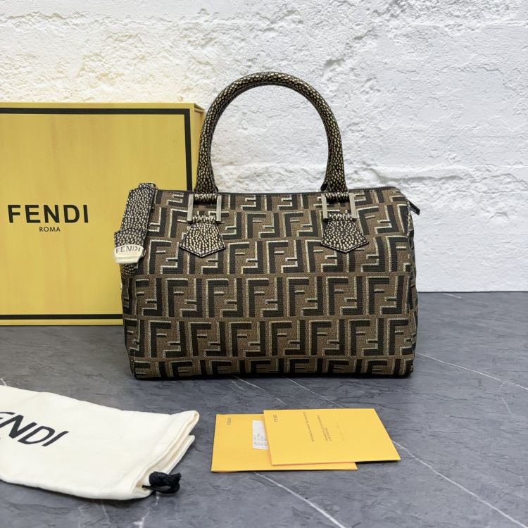 95新/芬迪/包包/[251106XZWC]/C8879162547