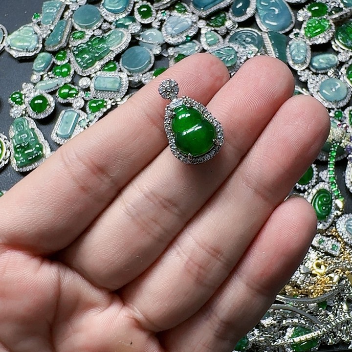 翡翠颈饰未镶嵌天然A货翡翠放漏