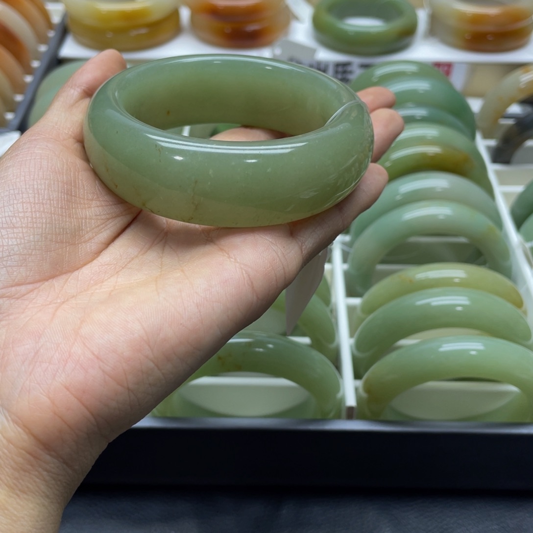 石英质玉手镯未镶嵌橘***呀