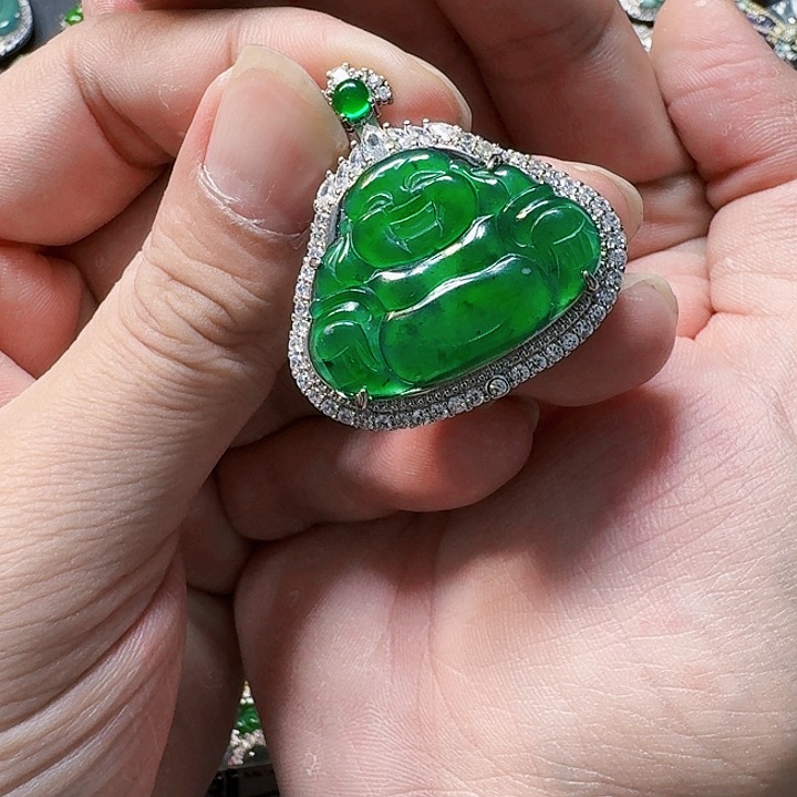 翡翠颈饰未镶嵌天然A货翡翠放漏