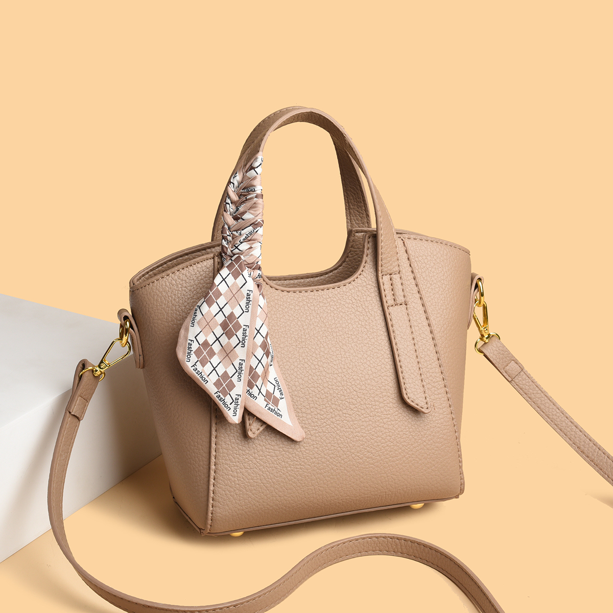 新款时尚百搭潮流女包单肩斜挎包8421浅卡其