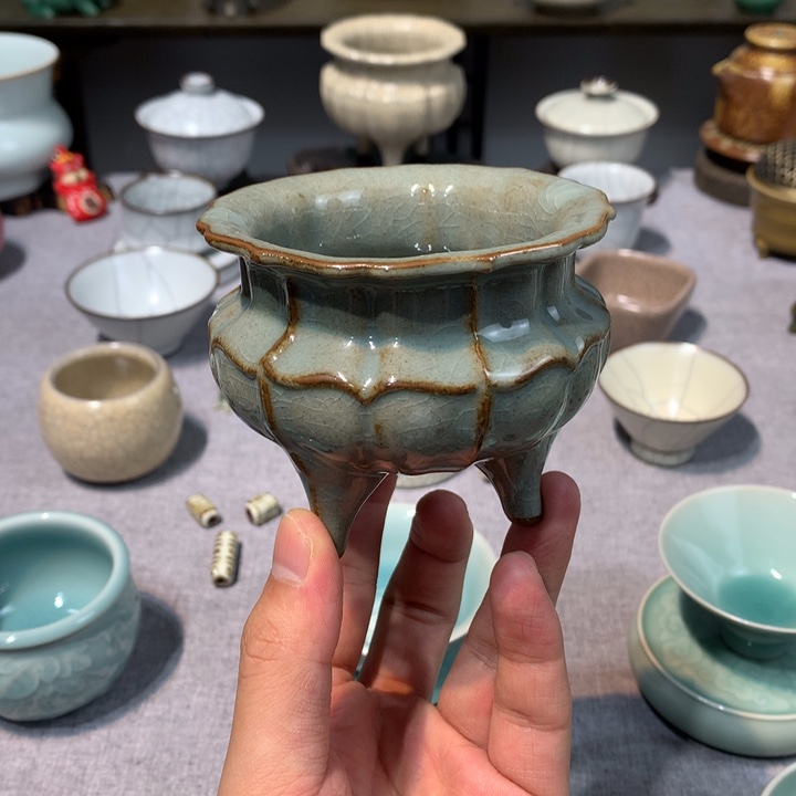 龙泉青瓷哥窑三足炉